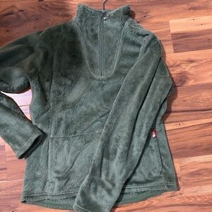 The north face women’s large Green Fleece Pullover